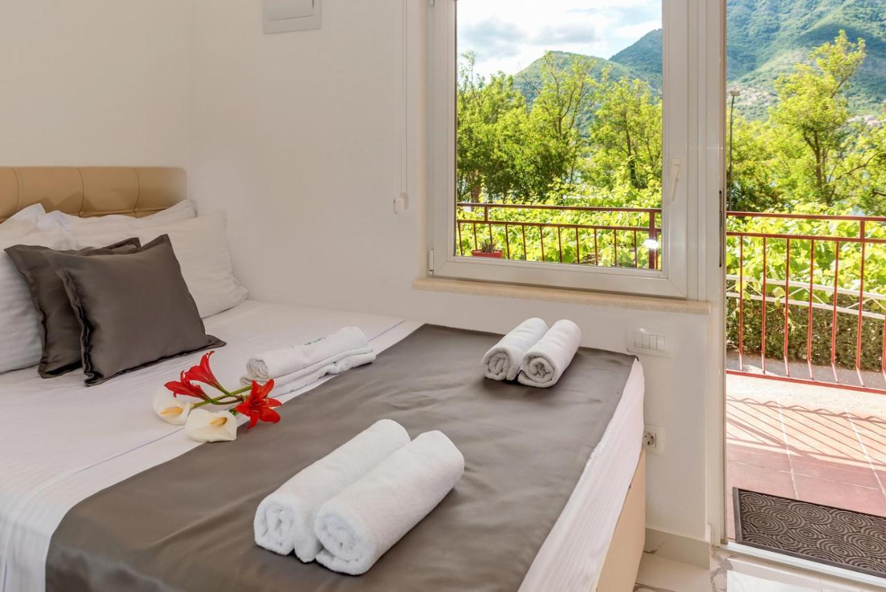 Apartments Vujicic Τίβατ Εξωτερικό φωτογραφία