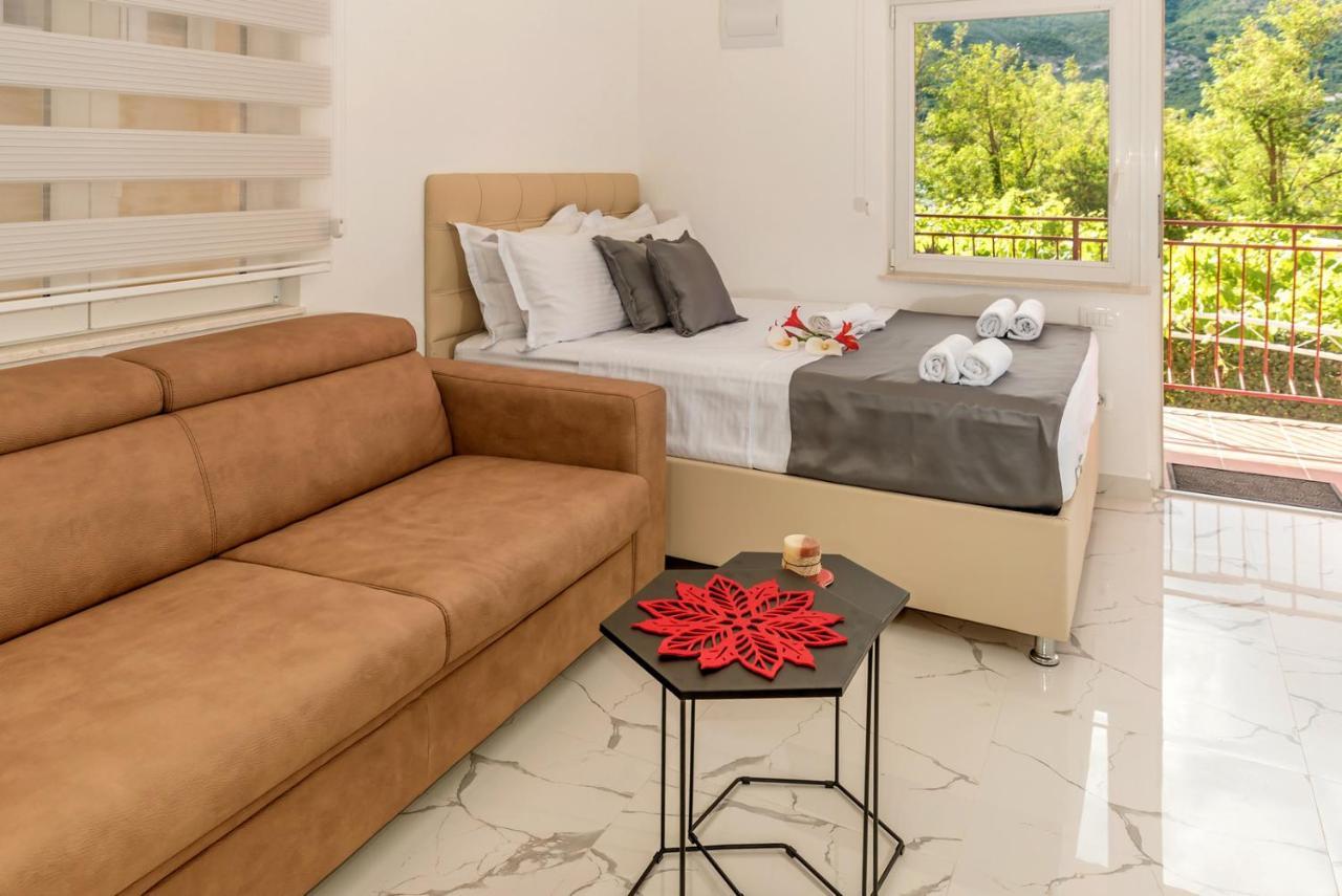 Apartments Vujicic Τίβατ Εξωτερικό φωτογραφία